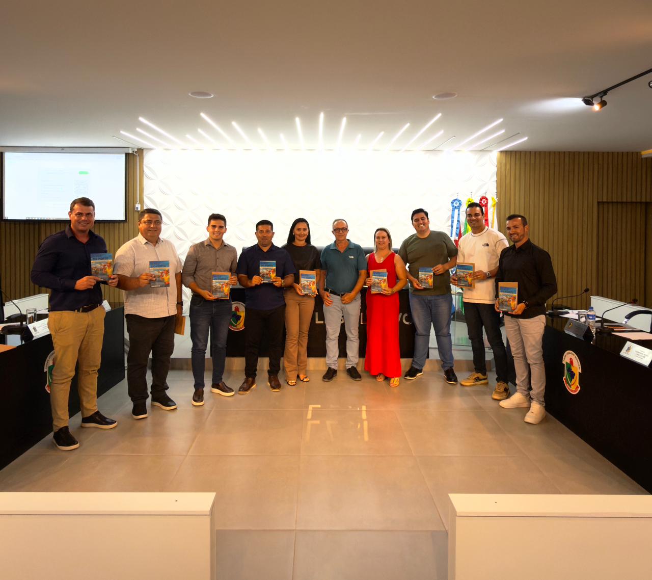 Vereadores(as) com escritor Nelsinho